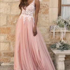 ISO Lulu’s Beloved One Tulle Mauve dress